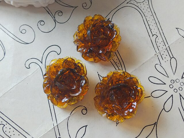 ヴィンテージ 琥珀色・薔薇（Lucite）36㎜ ブローチ | iichi 日々の