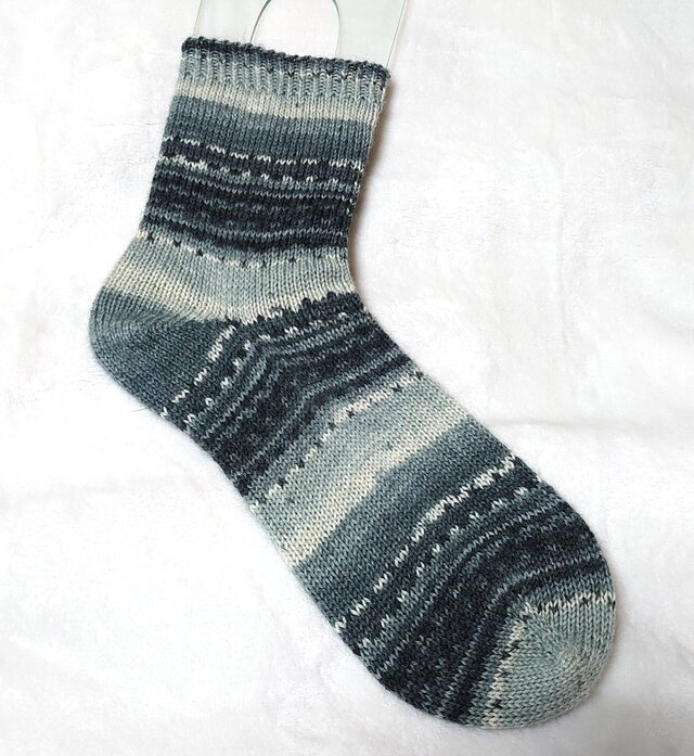 手編み靴下 opal kfs184 オリーブ | iichi 日々の暮らしを心地よくする