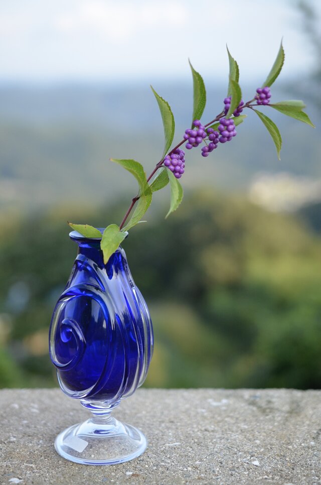 瑠璃色の花入の画像1枚目