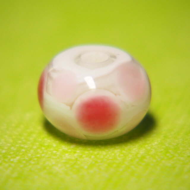 水玉模様のとんぼ玉　ピンク系