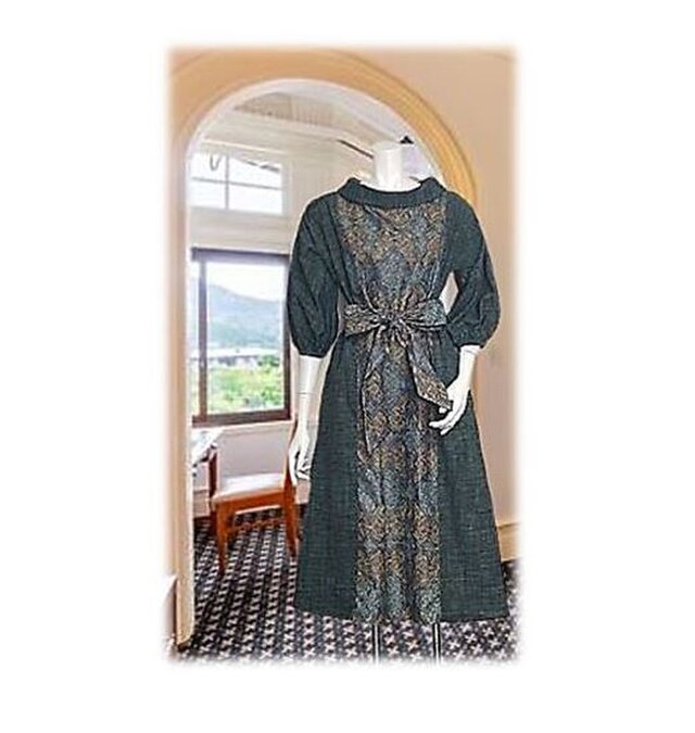 236　大島紬×紬リメイクレトロ衿Aラインワンピーㇲ（グリーン／蝶柄）