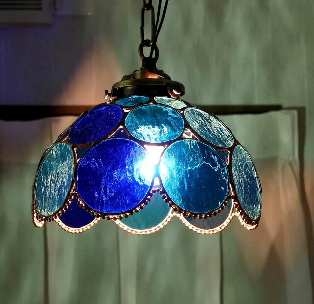 青の雫玉ランプ ステンドグラス 照明 ランプ ペンダント iichi 日々の暮らしを心地よくするハンドメイドやアンティークのマーケットプレイス