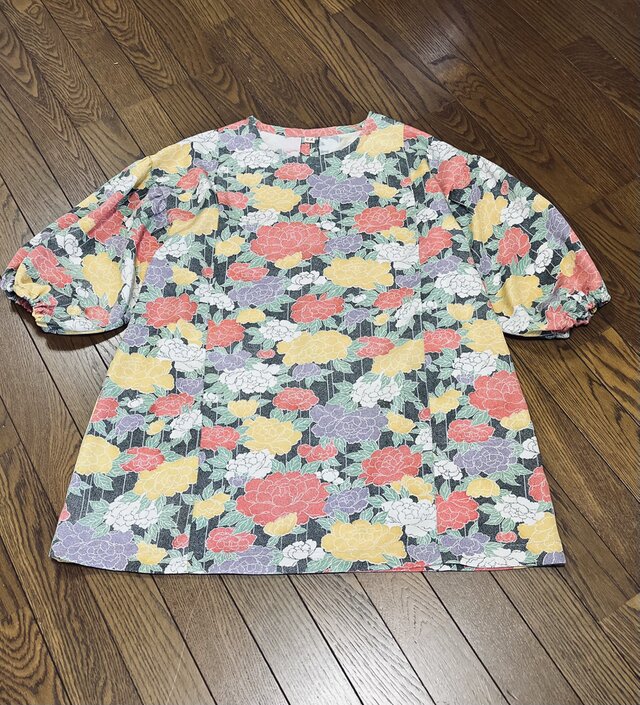 ☆sale! カラフルな花柄パフ袖チュニック 着物リメイク♪ | iichi 日々