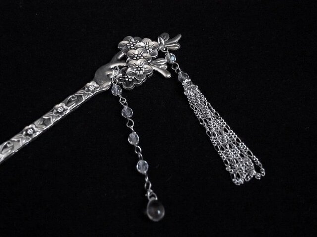 アンティーク　シルバー　簪かんざし かんざし 梅レリーフとチェーンタッセル シルバー ボタニカル 花