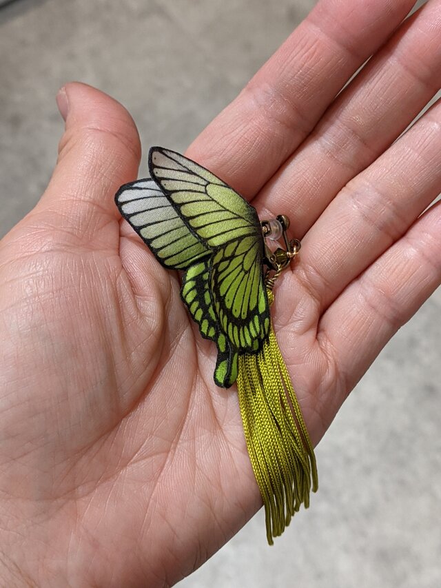 『たまぬこ様』オーダー品　蝶のイヤリング