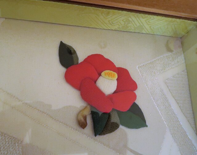 椿の押し絵、額飾り | iichi 日々の暮らしを心地よくするハンドメイド