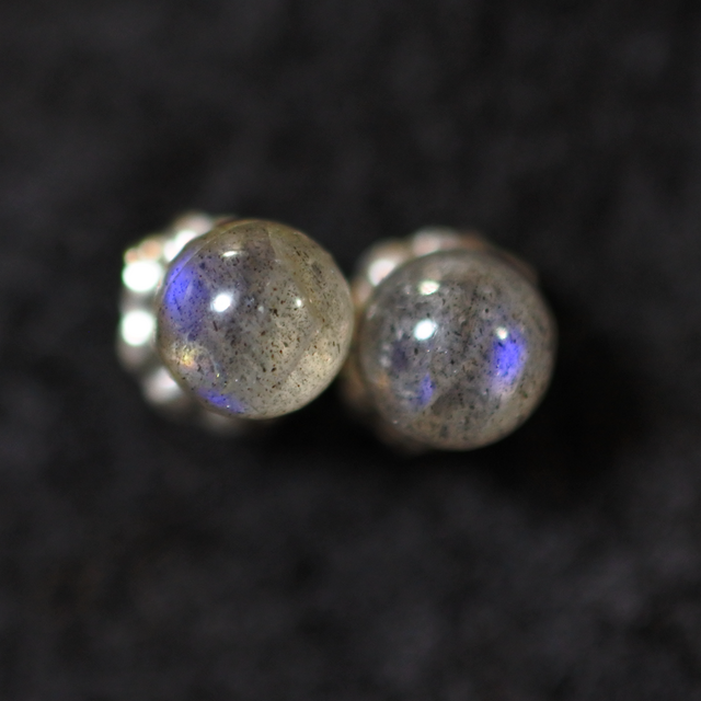 （１点もの）ラブラドライトのスタッドピアス（5mm・チタンポスト）
