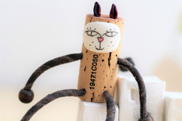 古布のコルク人形 ねこちゃんシリーズ F | iichi 日々の暮らしを