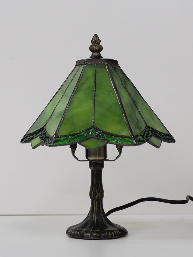 緑のステンドグラスランプ」照明・グリーンのランプ | iichi 日々の