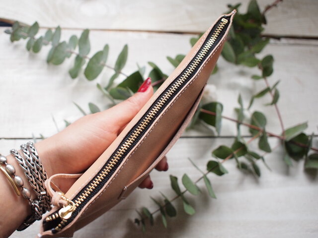 ヌメ革 浅め20㎝ファスナー ポーチ 外ポッケ付き | iichi 日々の