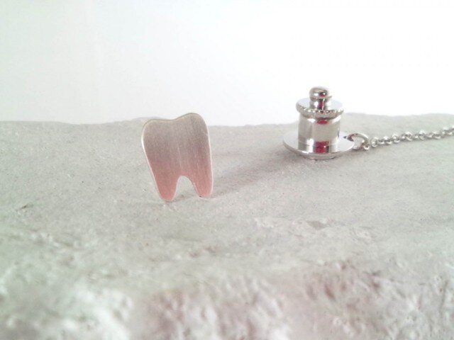 Tooth Tie Tac SV ◇歯の銀タイタック◇の画像1枚目