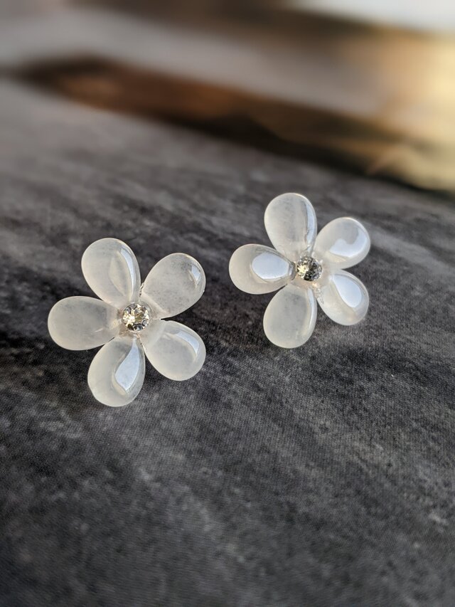 14kgf White Flower w/ crystal フラワーピアスorイヤリング（SV925可