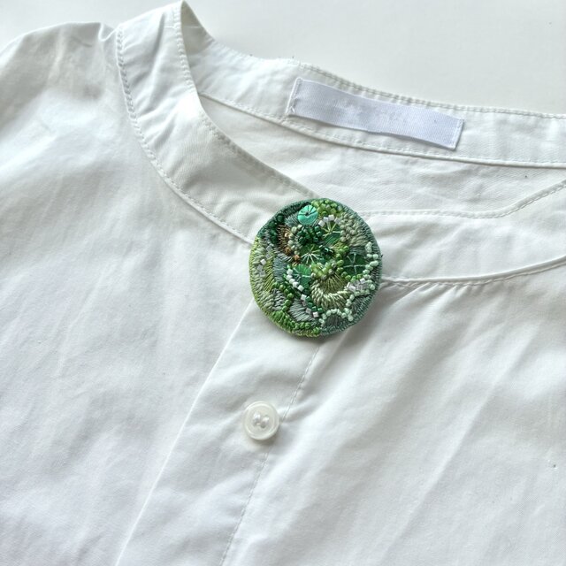 "shinme" 新芽　 新緑の季節を想う　刺繍ブローチ