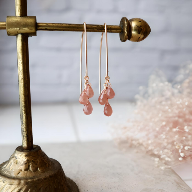 【14kgf】ペルー産インカローズの一粒3連シェイプフックピアス＊7月誕生石