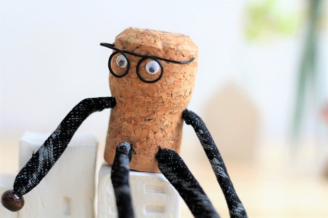 古布のコルク人形 めがねさんシリーズ F | iichi 日々の暮らしを