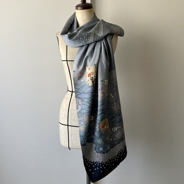 着物ストール　グレー絞りと型染め