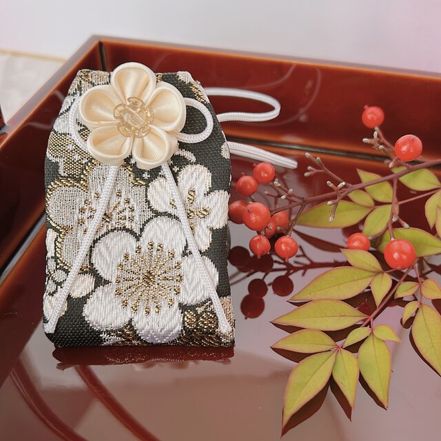 梅｜花のお守り袋（手縫い・つまみ細工／元巫女が仕立てる）〈サイズ