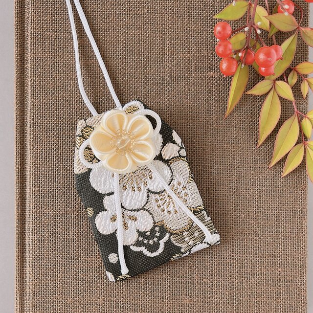 梅）＜サイズオーダー可＞元巫女が作る花のお守り袋 | iichi 日々の