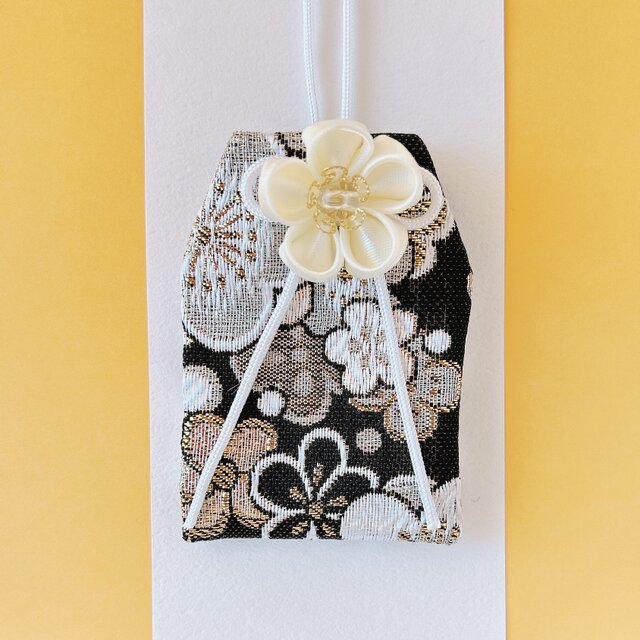 梅）＜サイズオーダー可＞元巫女が作る花のお守り袋 | iichi 日々の