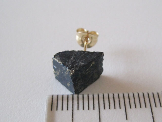 コベライトの原石ピアス／USA 14kgf 片耳 | iichi 日々の暮らし