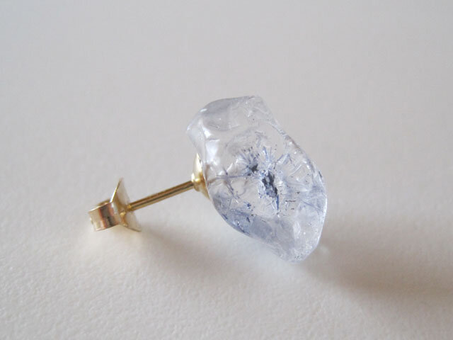 LUCE MACCHIA　デュモルチェライトインクオーツとガラスのピアス デュモルチェライトインクォーツのピアス | iichi 日々の暮らしを