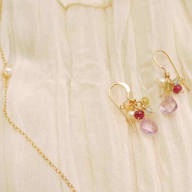 彩り春ピアス | iichi 日々の暮らしを心地よくするハンドメイドや