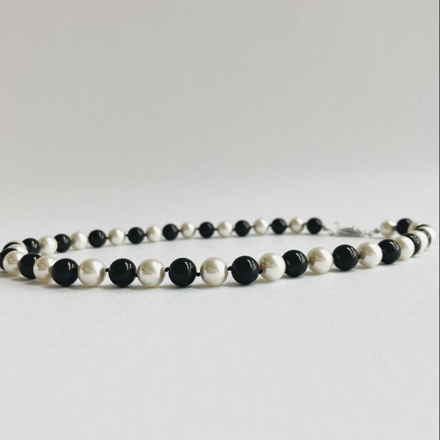 ガラスパールオールノットネックレス/8mm約45cm/ブラック＆ホワイト/R/made in japan