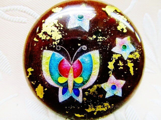 赤紫色に蝶と花(七宝ブローチ)・IBー174の画像1枚目