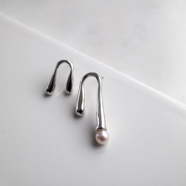 Akoya>Asymmetry drip pearl pierce | iichi ハンドメイド