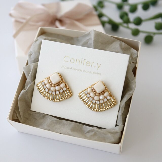 竹ビーズクリスタルビジュー刺繍ピアス(ゴールド) ／誕生日・贈り物に