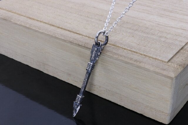 美品　silver925　アロー　弓矢　ネックレス　ペンダント　アクセサリー ネックレス メンズ : 生 弓矢 ペンダント SIZE:S 燻し仕上げ 矢 弓