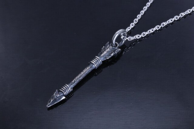 美品　silver925　アロー　弓矢　ネックレス　ペンダント　アクセサリー ネックレス メンズ : 生 弓矢 ペンダント SIZE:S 燻し仕上げ 矢 弓