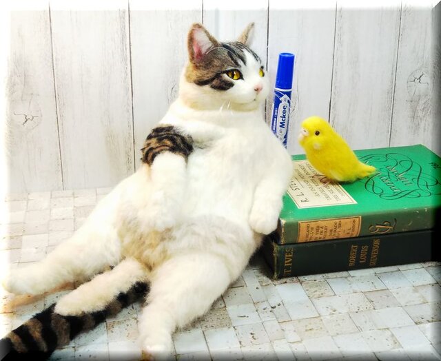 羊毛フェルト 猫 キジシロ猫さんとセキセイインコさん キジ白 ねこ