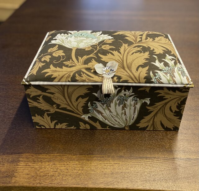 original 裁縫箱シリーズ] ウィリアムモリス生地の裁縫箱 | iichi 日々