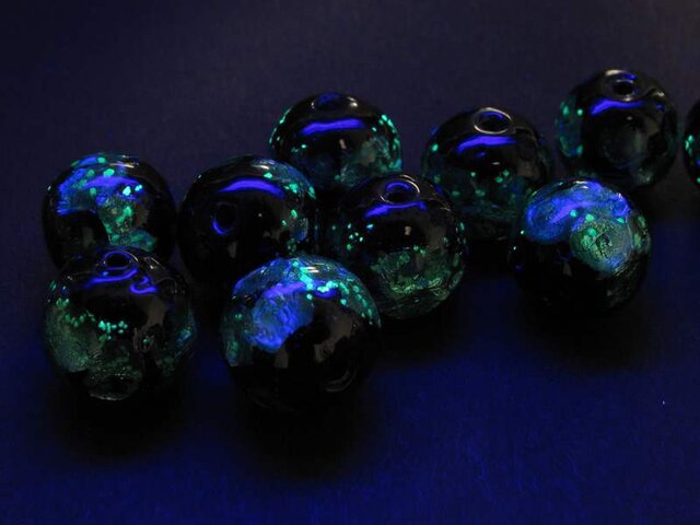 高品質！和田玉★青花点墨の置物、ストラップにも証明書付き ストラップ とんぼ玉 沖縄 ホタルガラス チェコビーズ 根付 梅