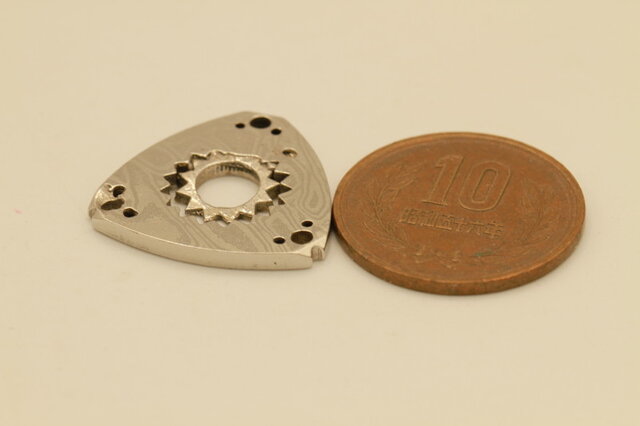 バイオリン型アクセサリー高級希少コバルト製 ロータリーエンジン型アクセサリー 高級希少金属コバルト製