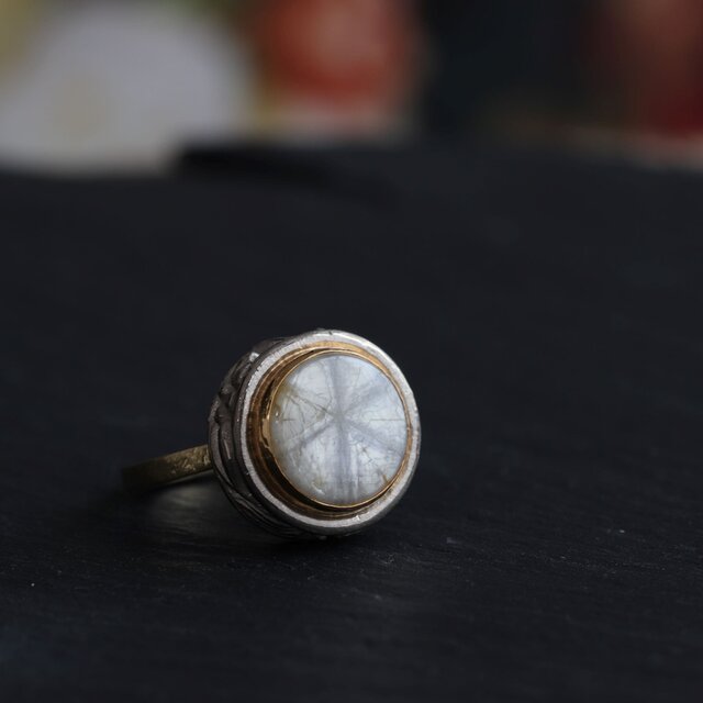 トラピッチェ ホワイトサファイア リング