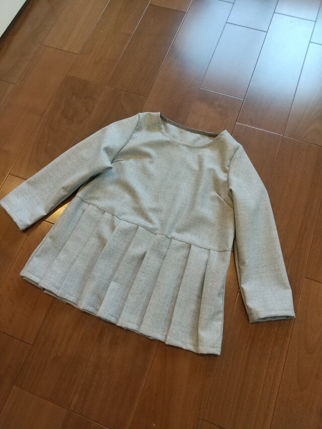 B様オーダーライトグレーウールのプリーツトップス