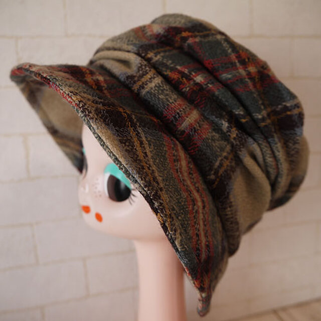 ウールガーゼニット生地で作ったクロッシェ（ベージュチェック２）