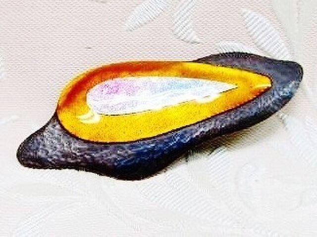 イブシ葉に金色の水滴(七宝ブローチ)・IBー175の画像1枚目