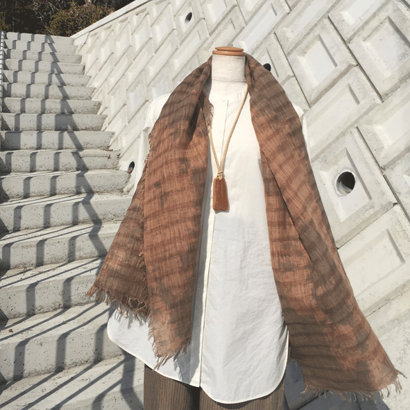 リネン柿渋染めストールk25044 | iichi 日々の暮らしを心地よくする
