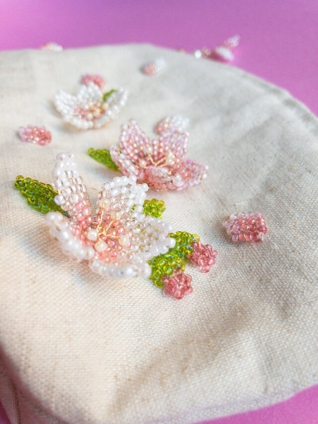 桜の立体ビーズ刺繍ポーチ | iichi ハンドメイド・アンティーク・食品 