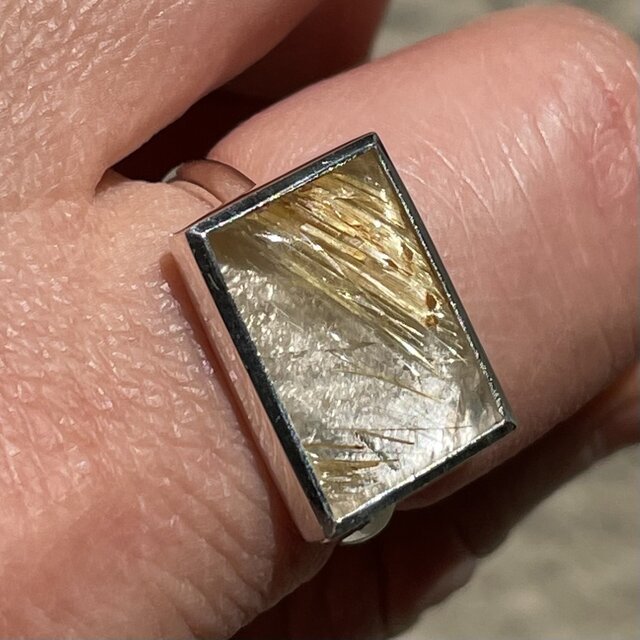 ルチルクォーツ　ロングスクエア　カボション　伏せ込み留　シルバーSV925リング
