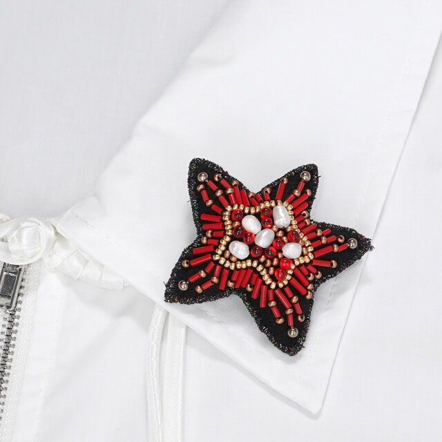 とても軽い星のブローチ 嬉しい気持ち　１