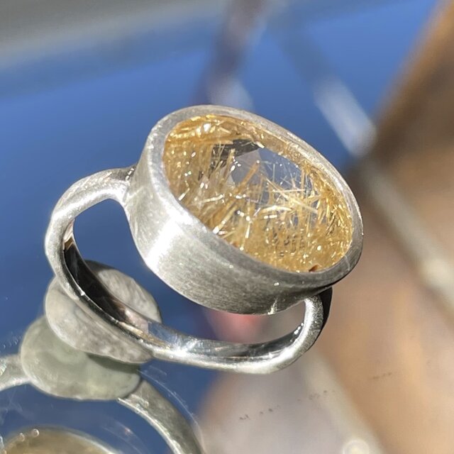 ルチルクォーツ　オーバルカット　ギッシリと輝くルチル　伏せ込み　シルバーSV925リング