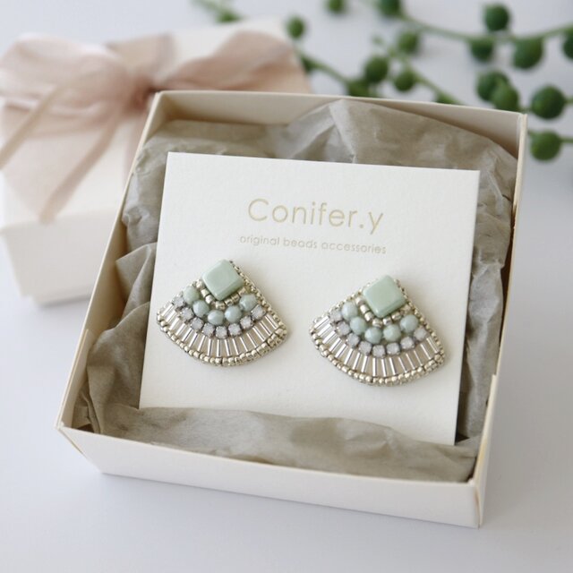 竹ビーズクリスタルビジュー刺繍イヤリング(ミントグリーン) ／誕生日