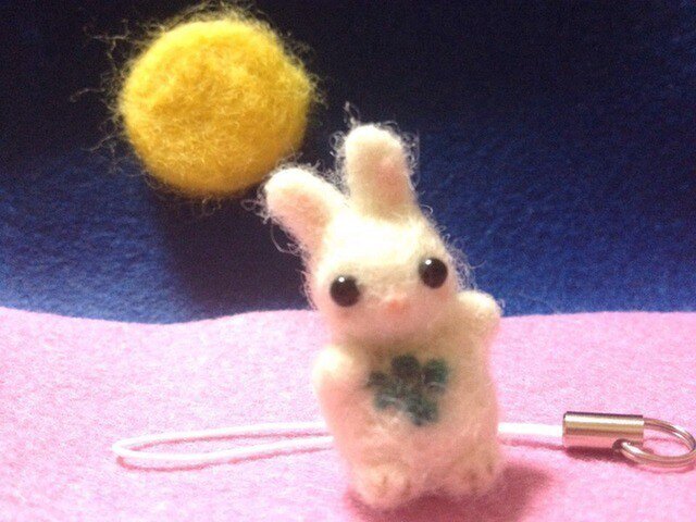 のん様 うさぎさん 羊毛フェルトストラップ のん様 うさぎさん 羊毛フェルトストラップ うさぎさん羊毛フェルト