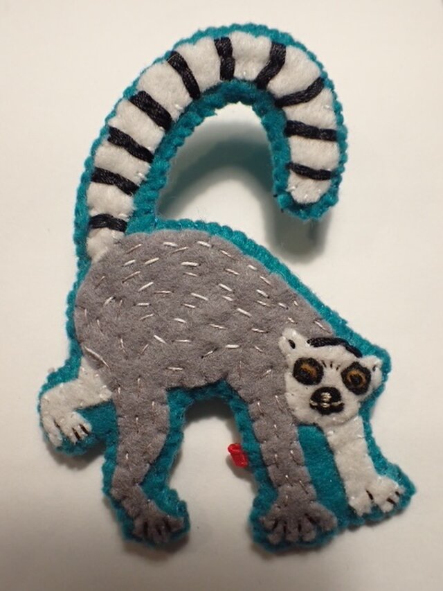 ワオキツネザル　ブローチ