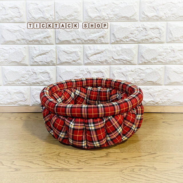 深めでスッポリ！シンプルなペットベッドSサイズ(赤チェック) | iichi