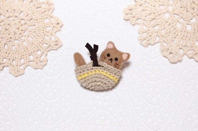 子猫のミニマルシェのブローチの画像1枚目